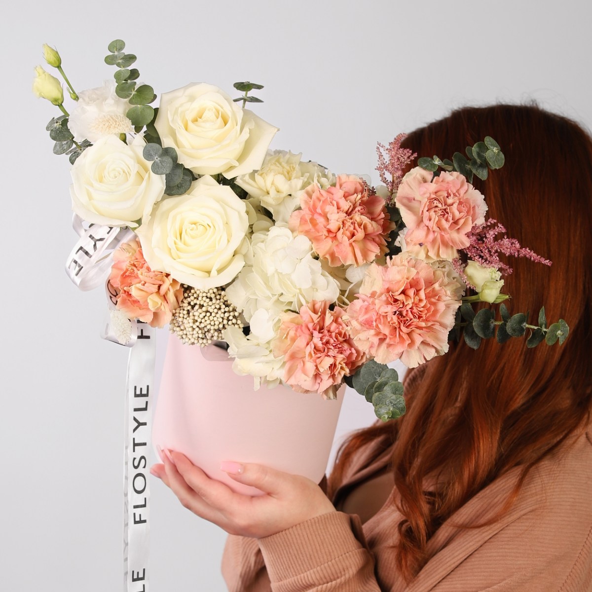 Нежный букет в шляпной коробке 